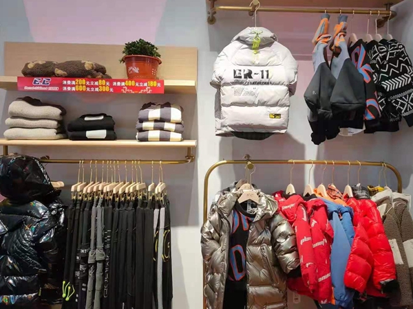 童年永恒童装店铺展示
