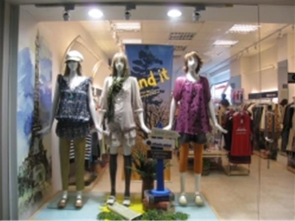 欧欧咪妮童装店铺展示