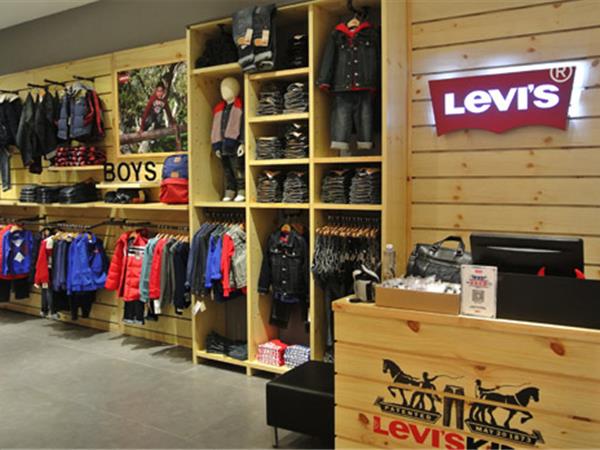 李维斯童装店铺展示