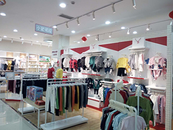 小鲨诺拉童装店铺展示