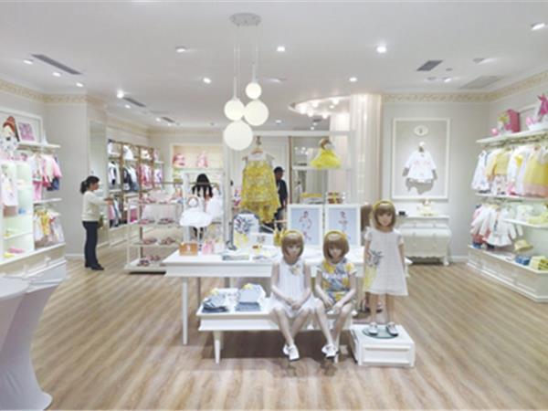 法纳贝儿童装店铺展示