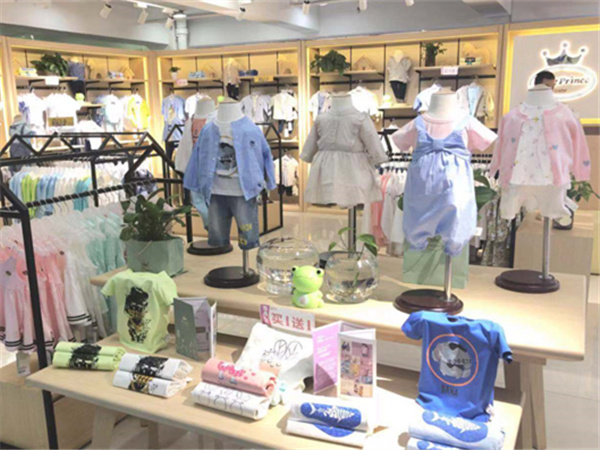 可拉·比特童装店铺展示