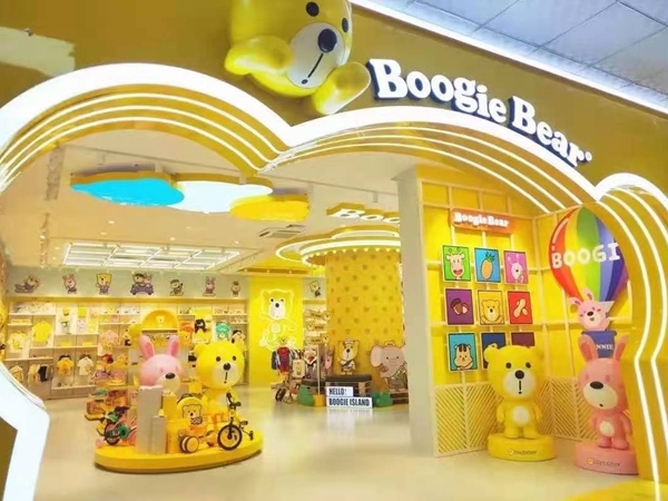 卜吉熊童装店铺展示