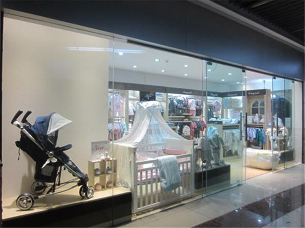 路西·米儿童装店铺展示