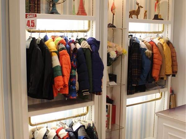 小虎帕蒂童装店铺展示