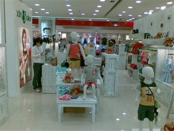 欣琪儿童装店铺展示