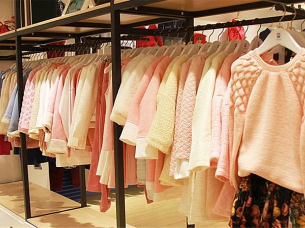 伊顿风尚童装店铺展示