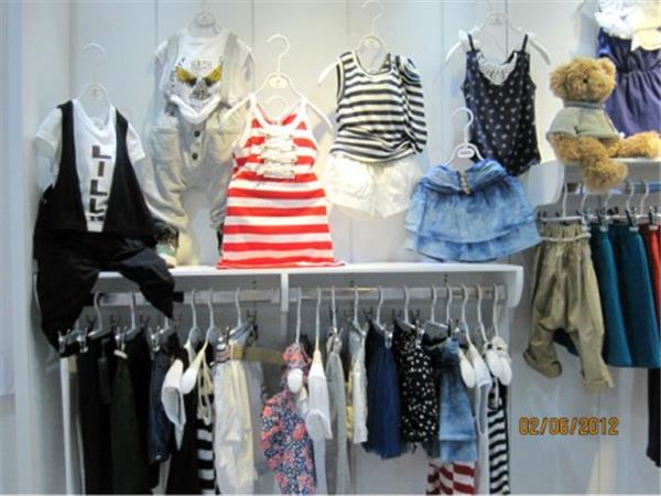 贝尼斯童装店铺展示