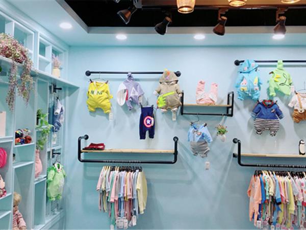 萌丫兔童装店铺展示