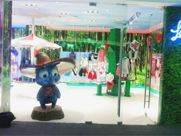 莫多多童装店铺展示
