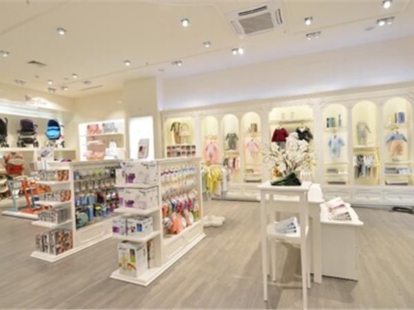 英氏童装店铺展示