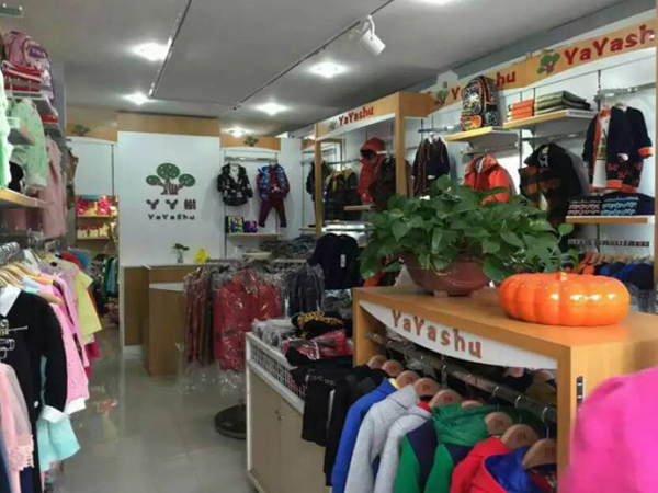 丫丫树童装店铺展示