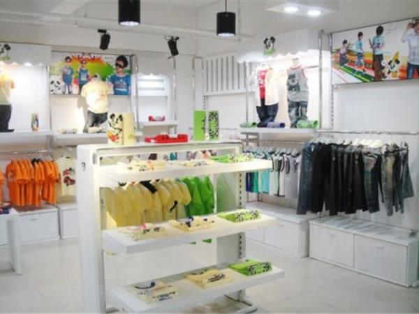 百变乐园童装店铺展示