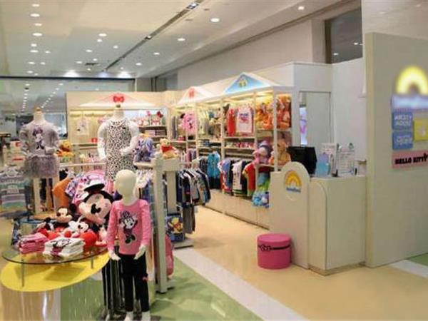 小熊维尼童装店铺展示
