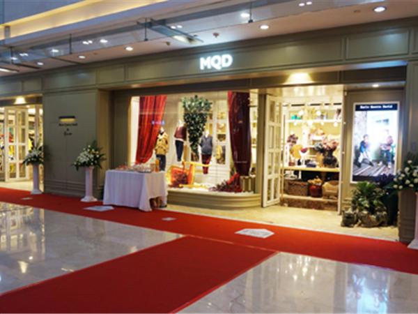 马骑顿童装店铺展示