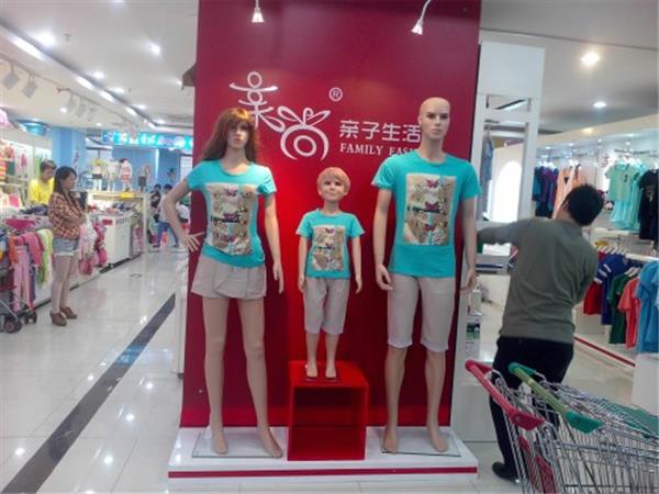 亲尚亲子装童装店铺展示