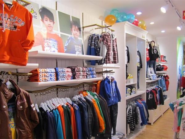 小鸟嘟比童装店铺展示