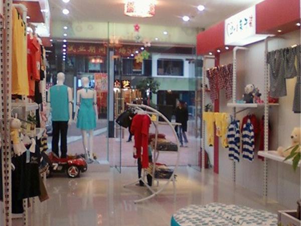 2+1童装店铺展示