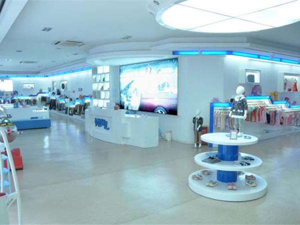 卡啦斑尼童装店铺展示