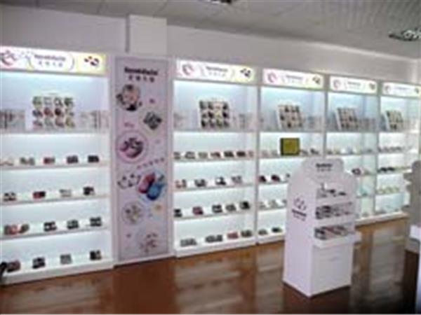 天使之婴童装店铺展示