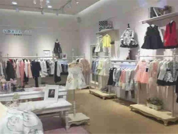 贵族童话童装店铺展示