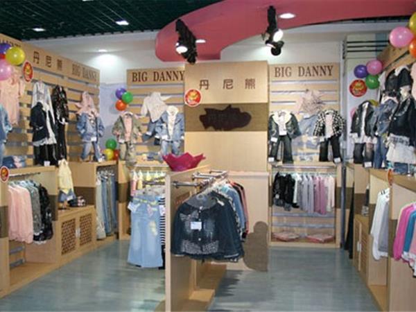 丹尼熊童装店铺展示