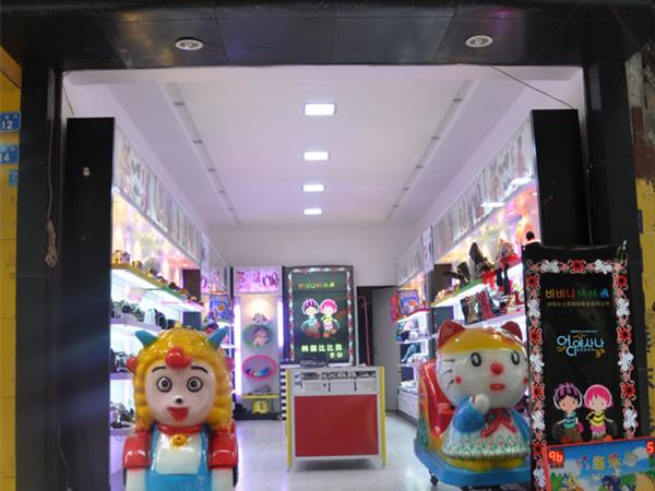 比比我童装店铺展示