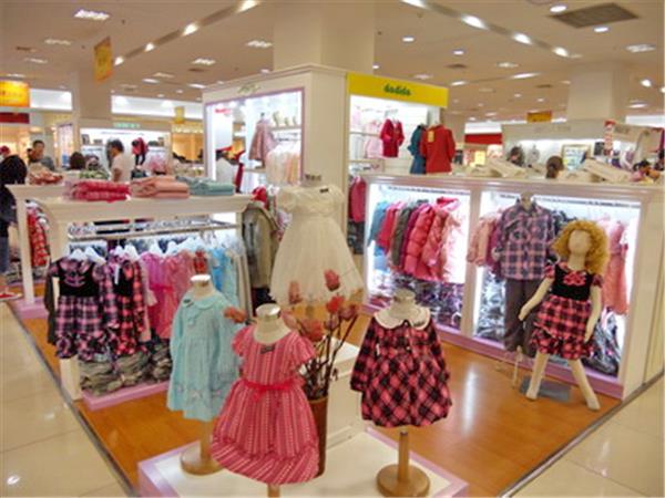爱儿斯童装店铺展示
