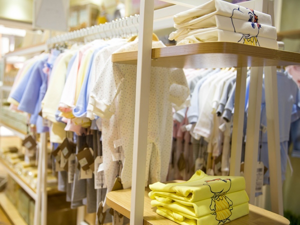 奇宝乐园童装店铺展示