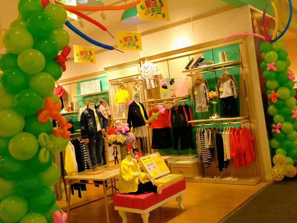 爱法贝童装店铺展示