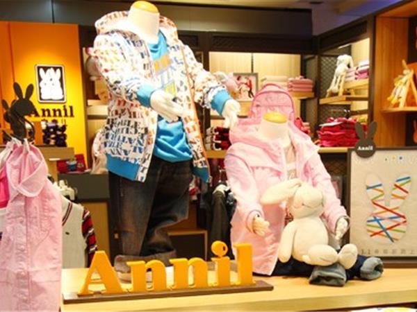 安奈儿童装店铺展示