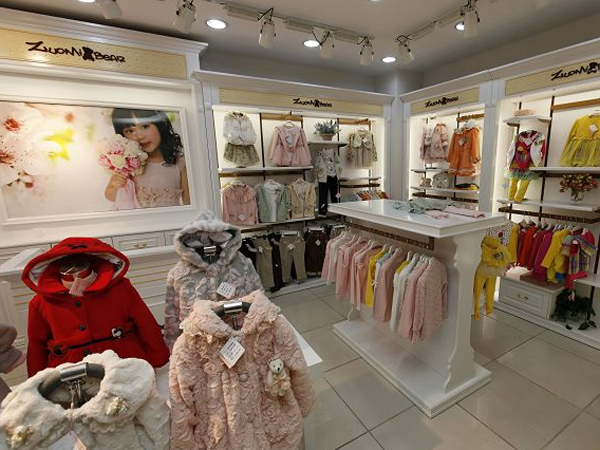 左米熊童装店铺展示