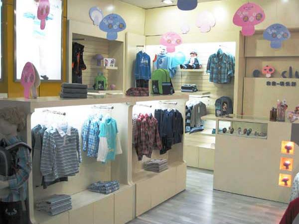 衣童俱乐部童装店铺展示