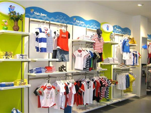 海尔兄弟童装店铺展示