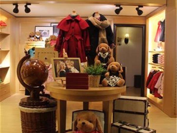 T100baby童装店铺展示