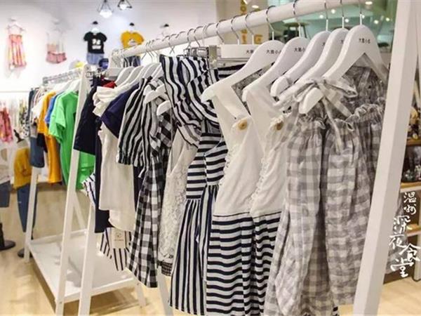 大茜小点童装店铺展示