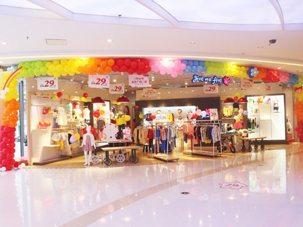 捷米梵童装店铺展示