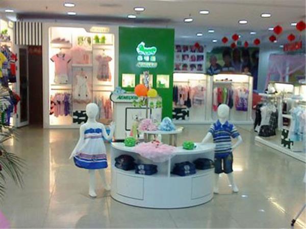 小毛虫童装店铺展示