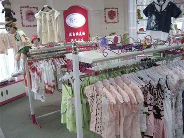 舒贝儿童装店铺展示