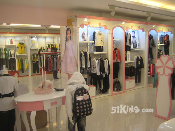 亲善公主童装店铺展示