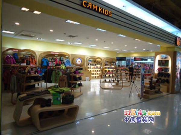 垦牧童装店铺展示