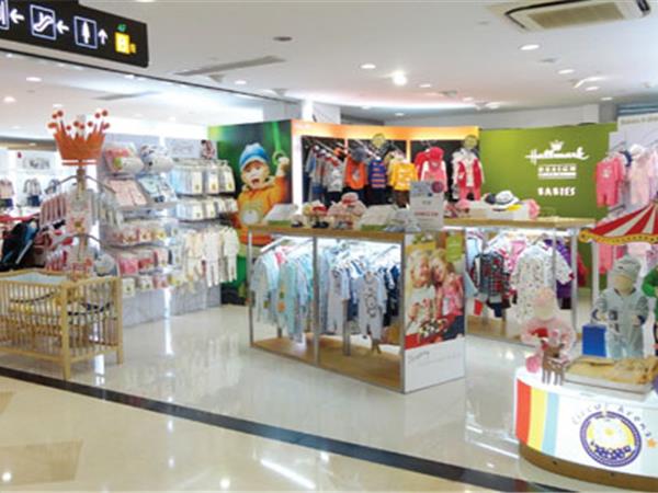 贺曼童装店铺展示