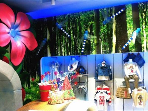 小蚊子童装店铺展示