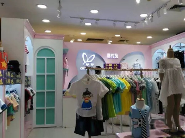 晶伶兔童装店铺展示