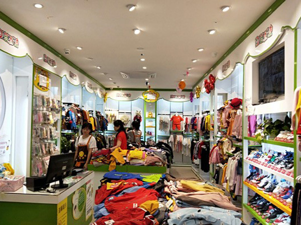 奇妙城堡童装店铺展示