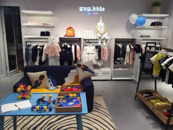 gxgkids童装店铺展示