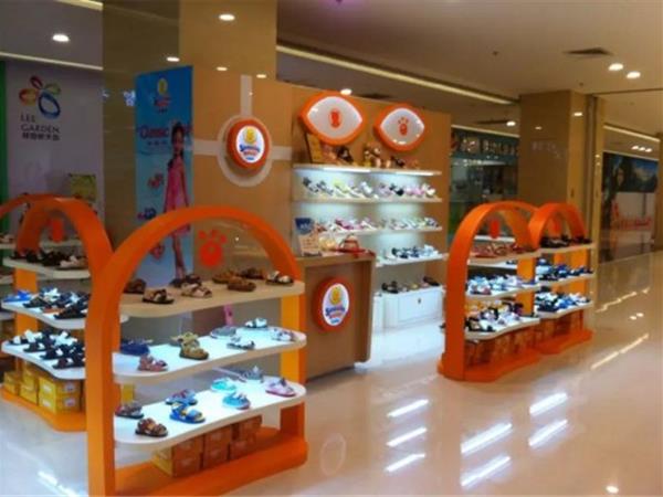 四季熊童鞋童装店铺展示