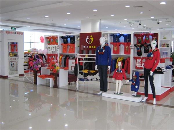 2+1亲子装、情侣装童装店铺展示