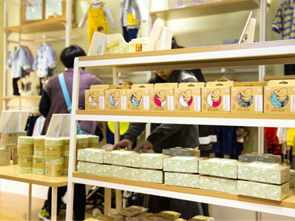 奇宝乐园童装店铺展示