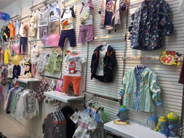 小衣部落童装店铺展示